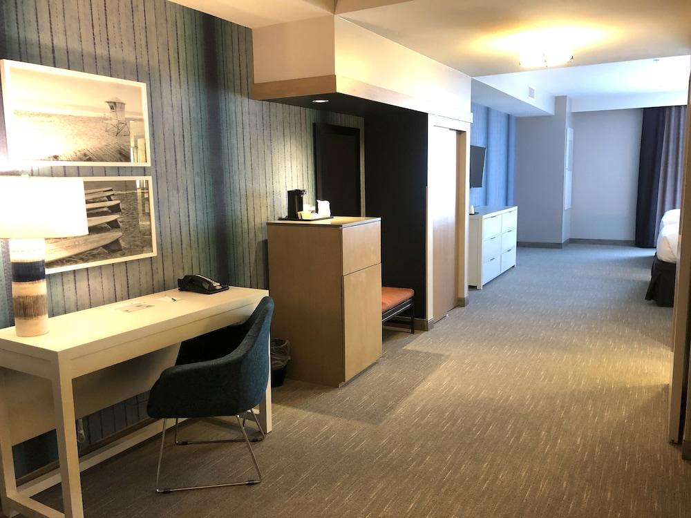 Hotel Suncoast Anaheim, Tapestry Collection By Hilton